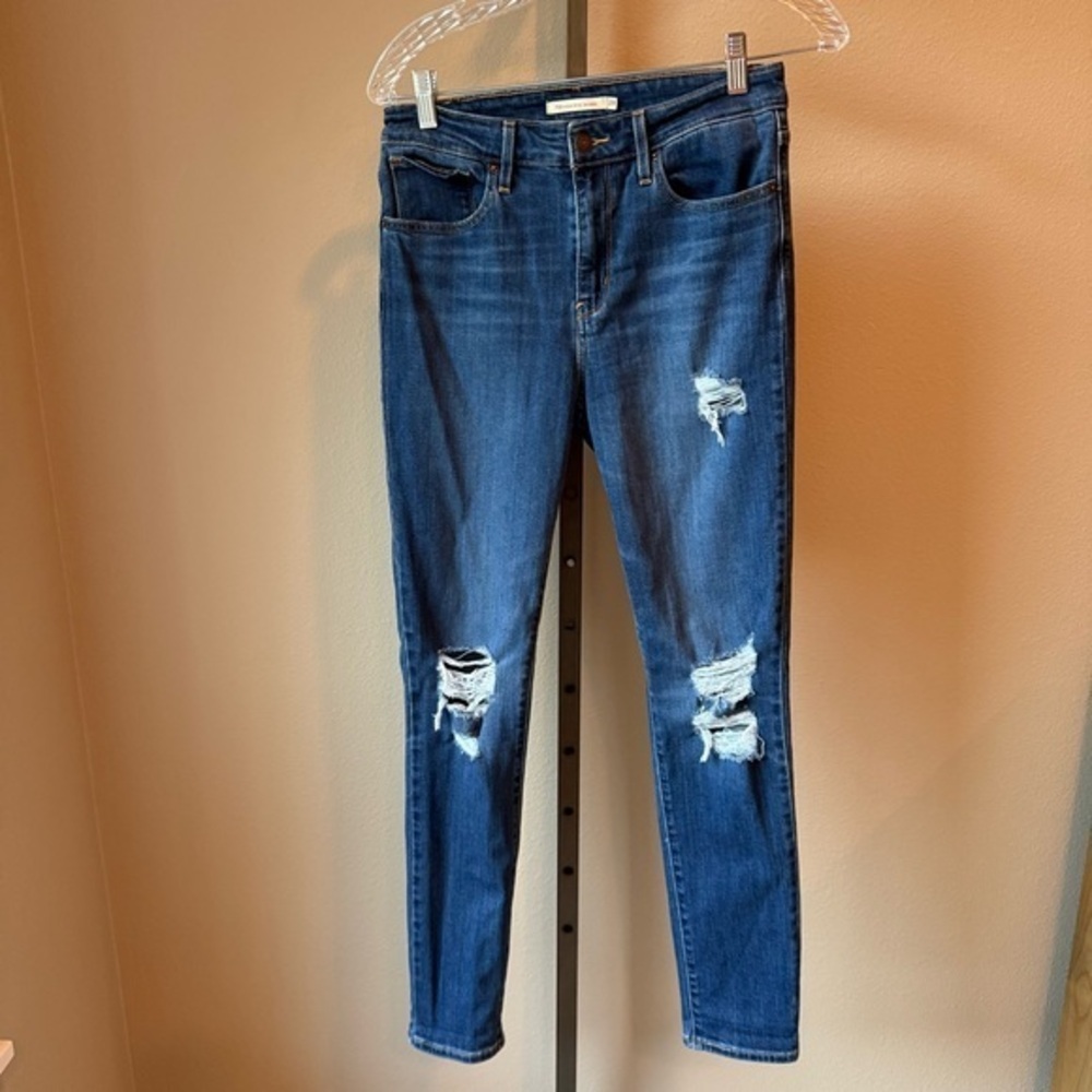 Levi’s 721 high rise skinny distressed jeans size 28